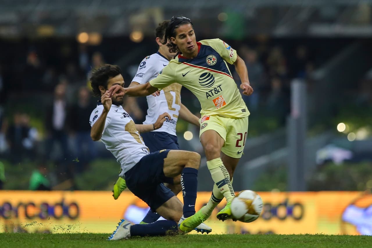 Pero las malas noticias no acababan para los visitantes. A los 50 minutos, en una descolgada de América, Ibarra le puso un pase a Diego Lainez que lo dejó así para marcar el 5-1.
