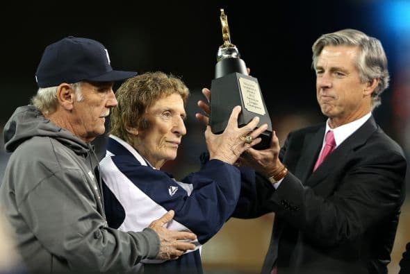 Michael Ilitch - Dueño de Detroit Tigers y Red Wings (No. 330, $4.8 mil millones)