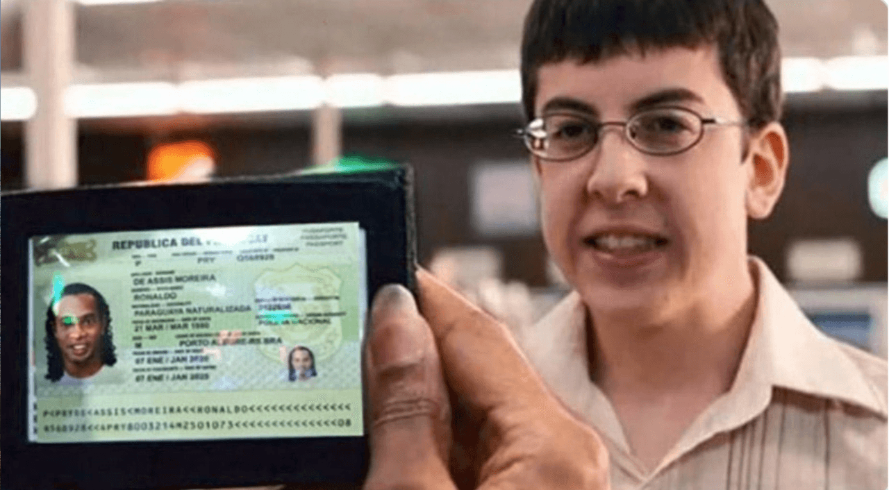 Los memes le dan con todo a Ronaldinho, quien presentó un pasaporte falso con nacionalidad paraguaya.