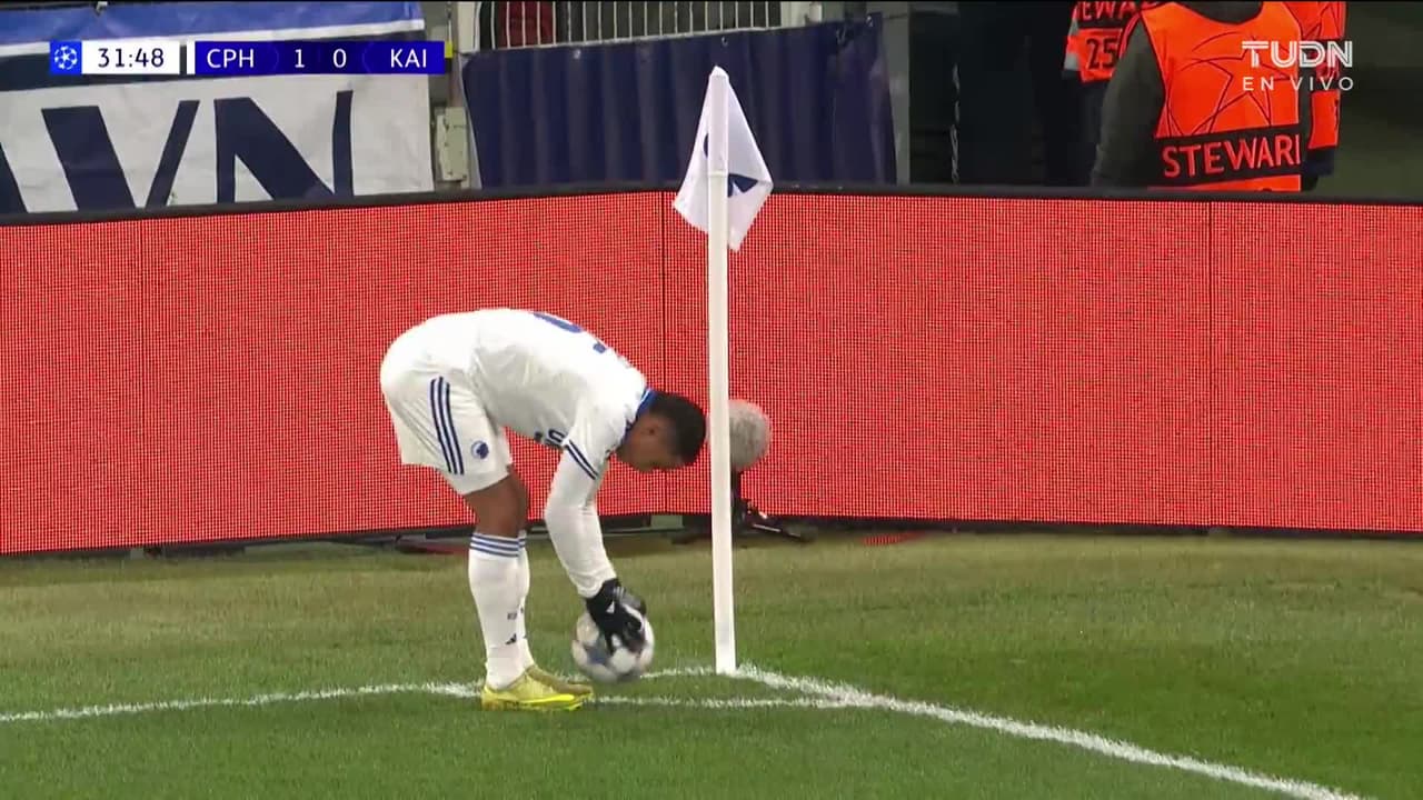 ¡TIRO ATAJADO! disparo por Viktor Dadason.