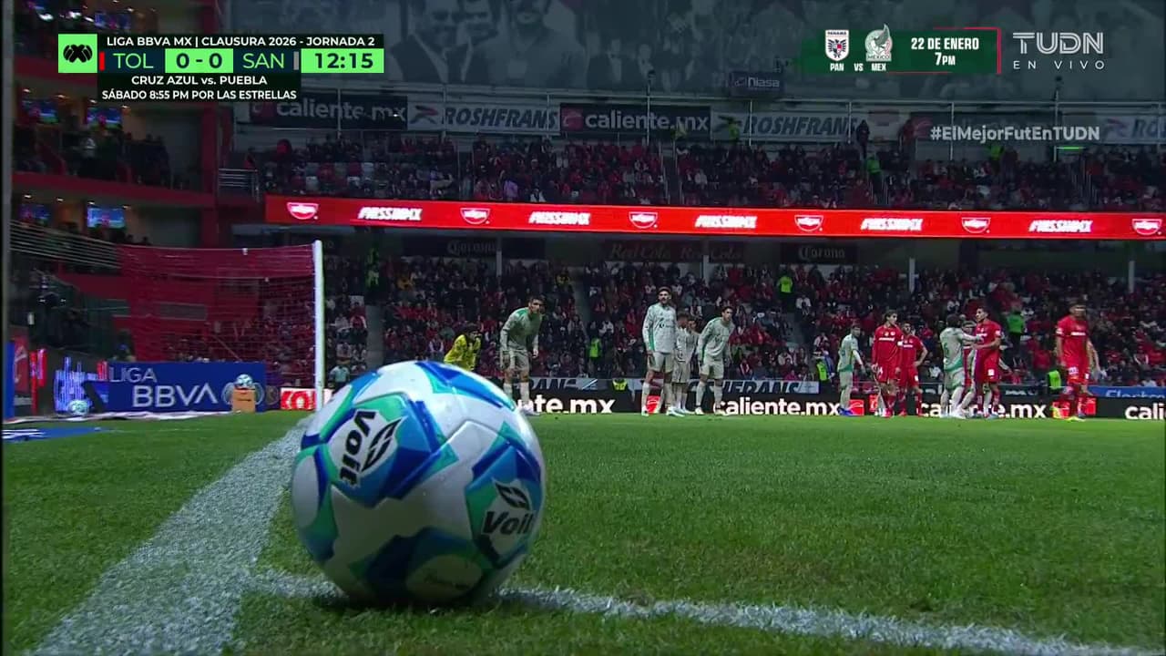 ¡TIRO ATAJADO! disparo por Francisco Pumpido.