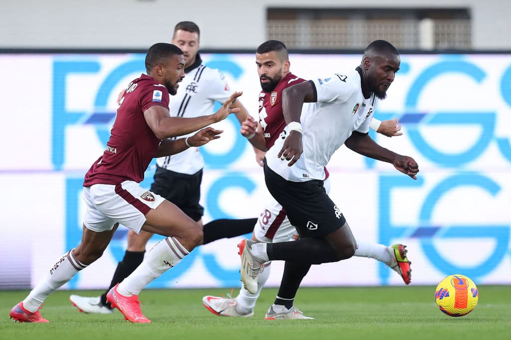 Spezia vence por la mínima 1-0 al Torino, la Juve sufre para conseguir el triunfo pero al igual que el Spezia vencen 1-0 a la Fiorentina y Atalanta sale victoriso 1-2 en su visita al Cagliari.