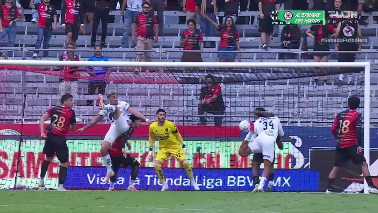 ¡El gol del año! Ángel Azuaje anota de escorpión y la afición auriazul enloquece