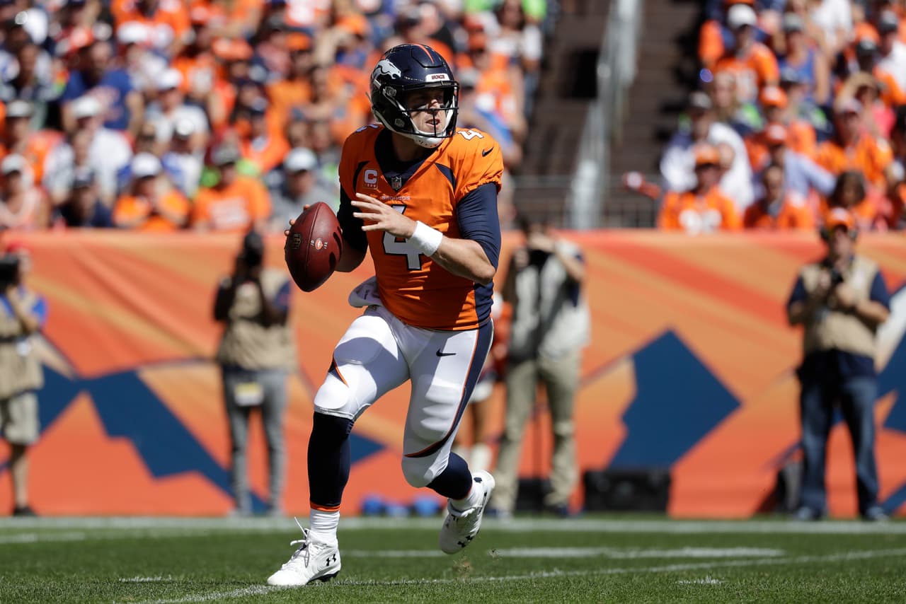 En el caso del debutante quarterback titular de Denver, Keenum, completó 25 de 39 pases para 329 yardas con tres anotaciones y tres intercepciones, pero sacó el triunfo.