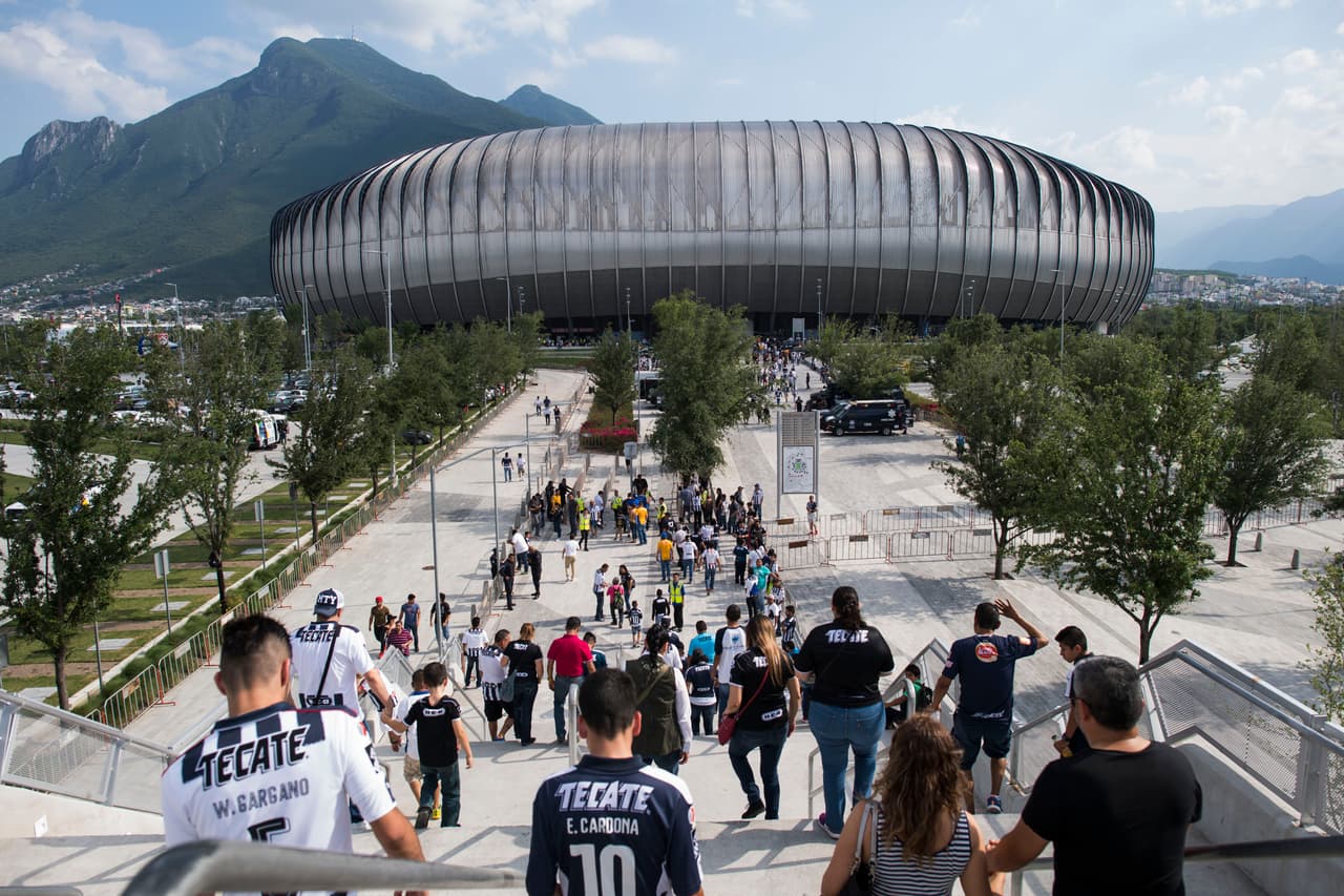 Las aficiones del Monterrey y de Tigres vivieron su propio partido en las tribunas y a las afueras del estadio. Estas son las mejores imágenes.