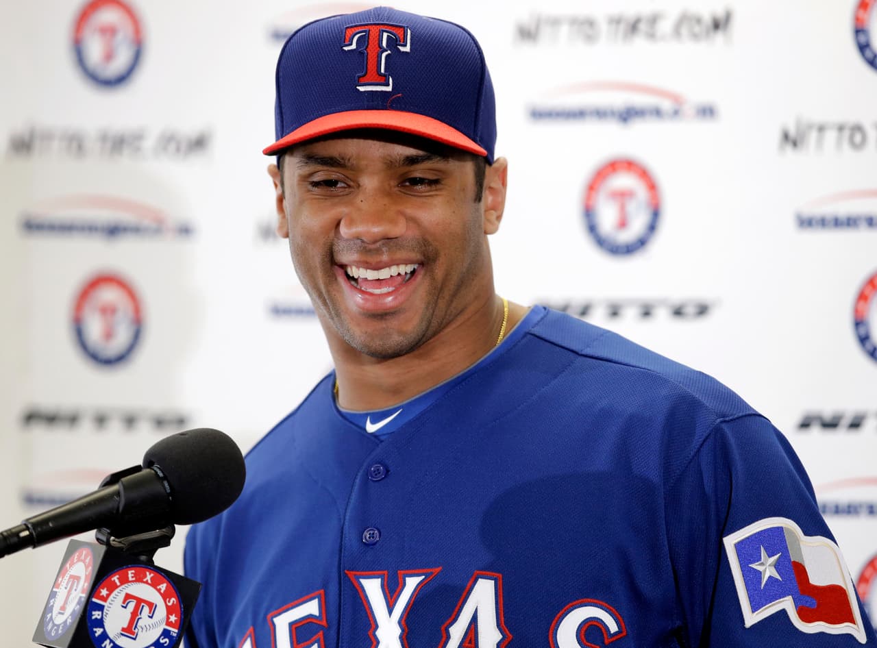 <b>Russell Wilson</b> – El campeón del Superbowl en 2014 y actual quarterback de los Seattle Seahawks, se convirtió en jugador de los Texas Rangers y en 2018 se dio a conocer su paso de los Rangers a los New York Yankees.