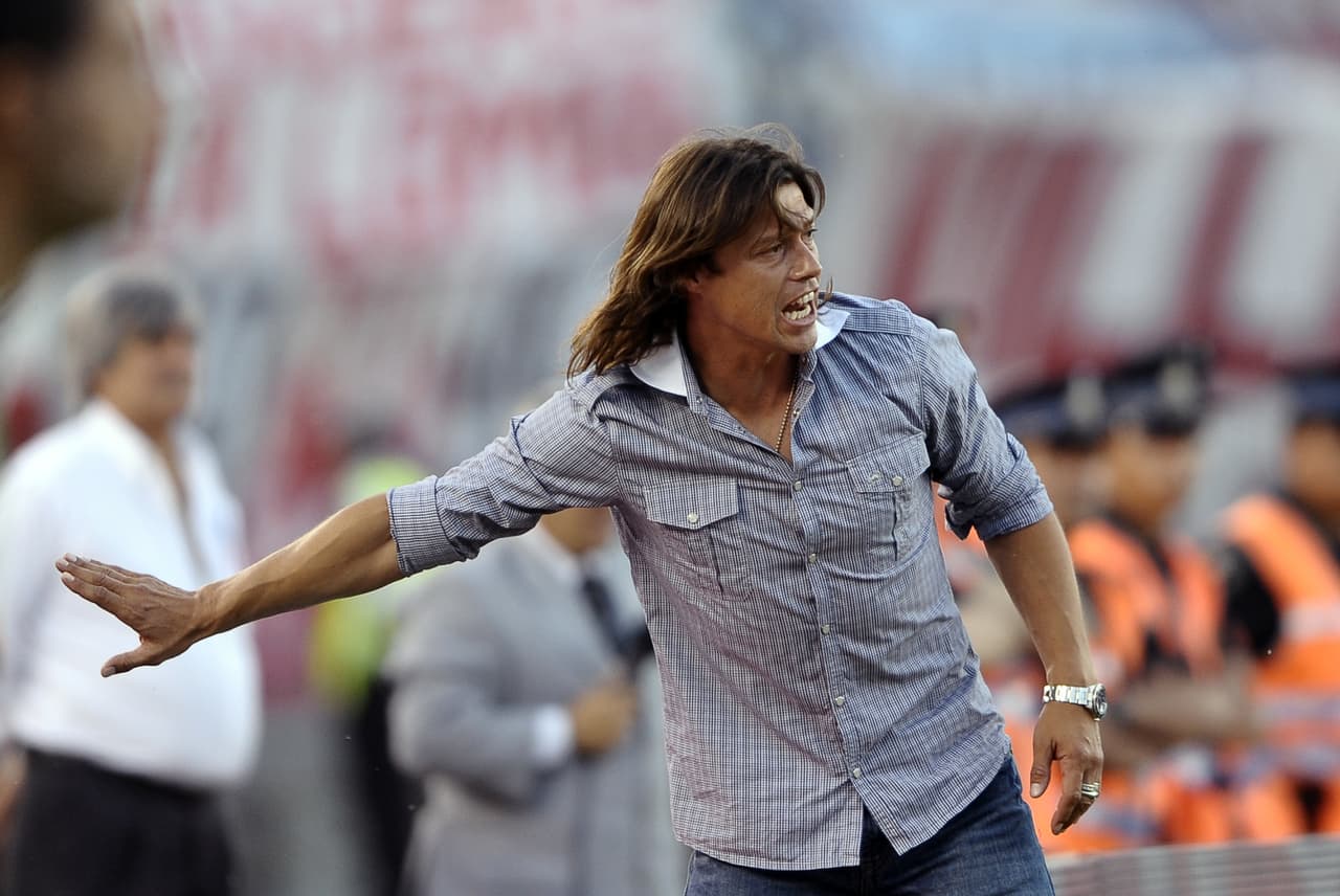 En el 2012 llegaría al Banfield, equipo que en ese momento jugaba en la Primera División B de Argentina. Matías arribaría como entrenador del equipo a falta de once fechas para acabar la temporada.