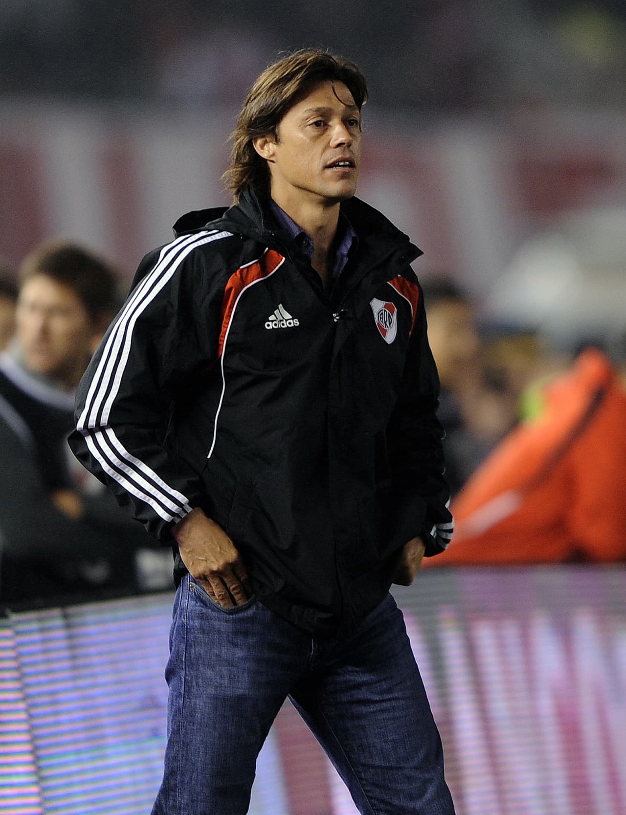 La corta carrera de Almeyda se resume a dos equipos, River Plate y Banfield en un periodo de cuatro años en los que en su mayoría los pasó en la Primera División B de Argentina.