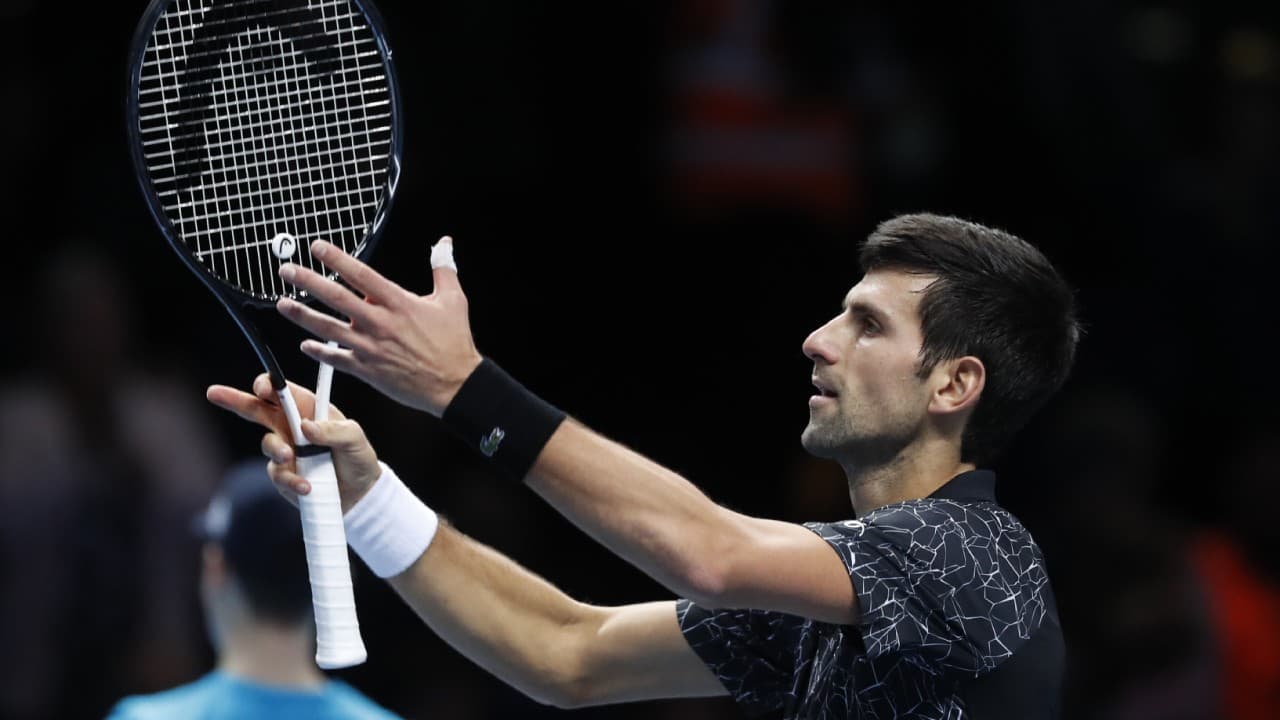 Novak Djokovic padeció un resfriado durante el partido ante Zverev.