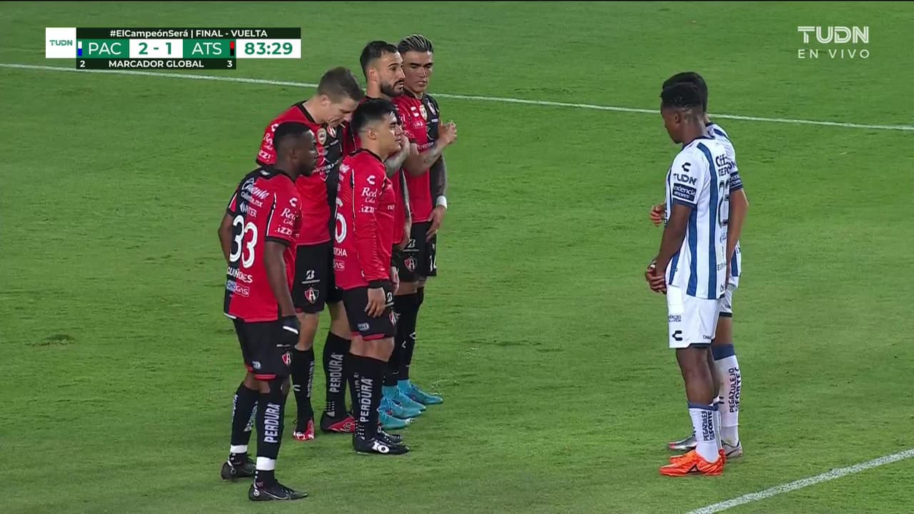 ¡TIRO ATAJADO! disparo por Bryan González.