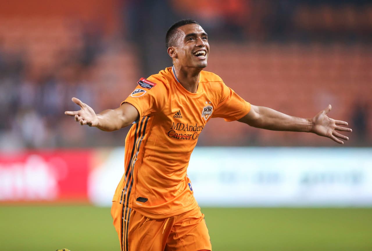 Doblete para el colombiano Mauro Manotas en el 2-1 de Houston Dynamo sobre FC Dallas. El Derby de Texas quedó pintado de naranja.
