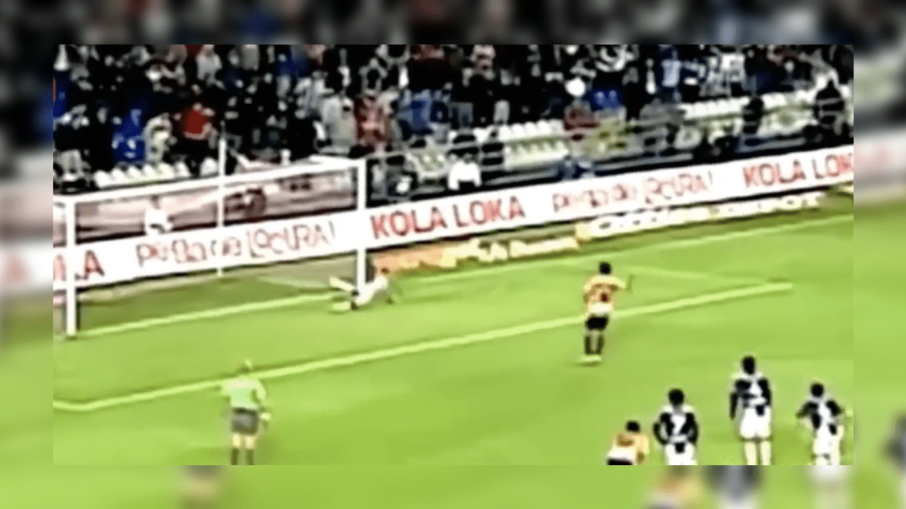 <b>Juan Carlos Rojas a Miguel Sabah</b>
<br>8. ‘Romita’ Rojas se lució durante un juego entre Pachuca y Morelia celebrado en el Estadio Hidalgo, el jugador de los Tuzos se puso en el arco y le paró un penal a Miguel Sabah. El partido terminó empatdao 1-1 con la gran actuación del jugador de campo bajo los tres palos del cuadro hidaalguense.