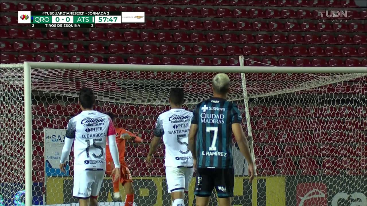 ¡TIRO ATAJADO! disparo por Kevin Ramírez.