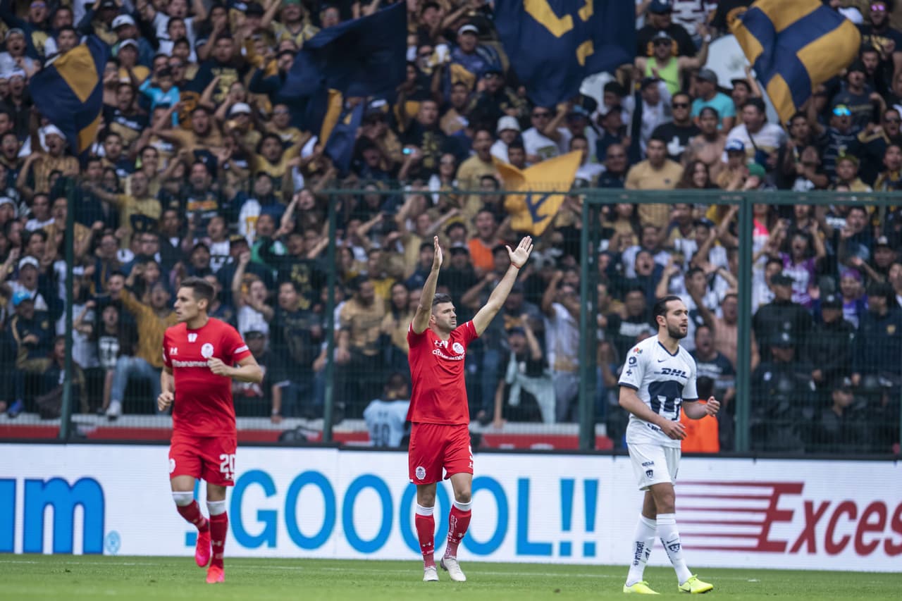 Pumas y Toluca se han convertido en las víctimas de Emanuel Gigliotti. El argentino ha logrado 9 goles desde su llegada a Liga MX y cuatro de ellos los hizo ante estos clubes, dos en contra de cada uno.