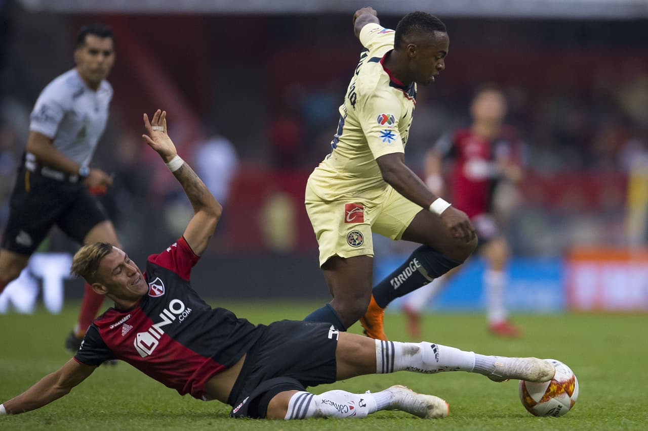 <b>América vs Atlas</b> | Desde el 2014 hasta la fecha, han transcurrido seis años con una sorpresiva tendencia. Resulta que en este periodo, Águilas y Rojinegros se han enfrentado en 14 ocasiones, de las cuáles, en 10 de ellas ganó el equipo visitante, en tres el local y solo un empate. Esto deja una sensación interesante para un partido donde ambos conjuntos buscarán el triunfo a toda costa y está claro que no puede haber favoritos en esta serie ¿Habrá otra sorpresa?