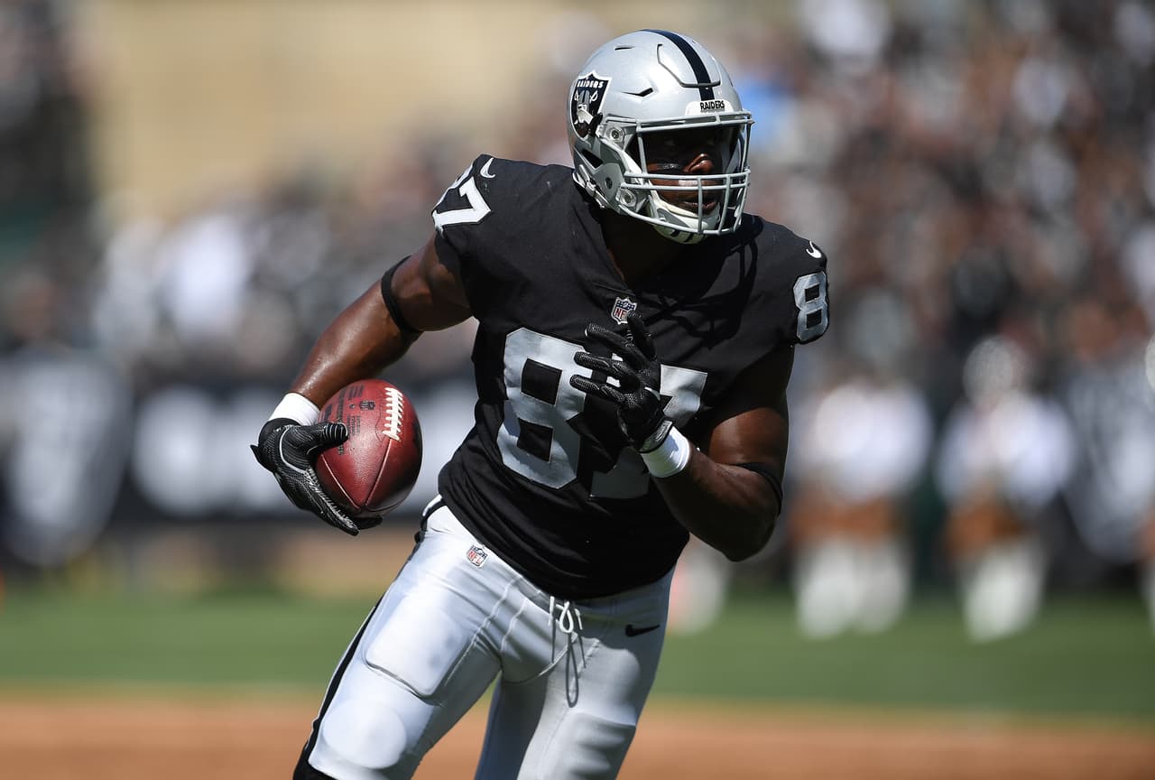 Más armas para Brees: Los Saints contratan al ex TE de Raiders, Jared Cook