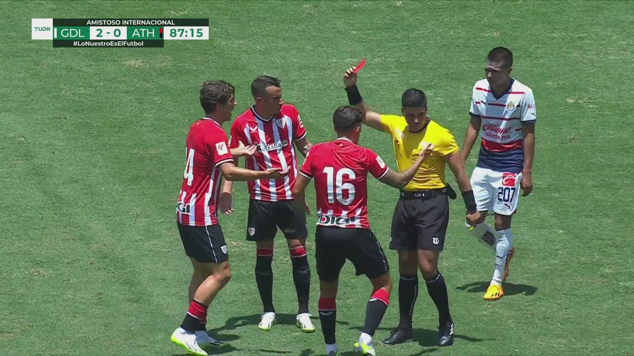 ¡A bañar! Alejandro Berenguer deja al Athletic Club con diez jugadores