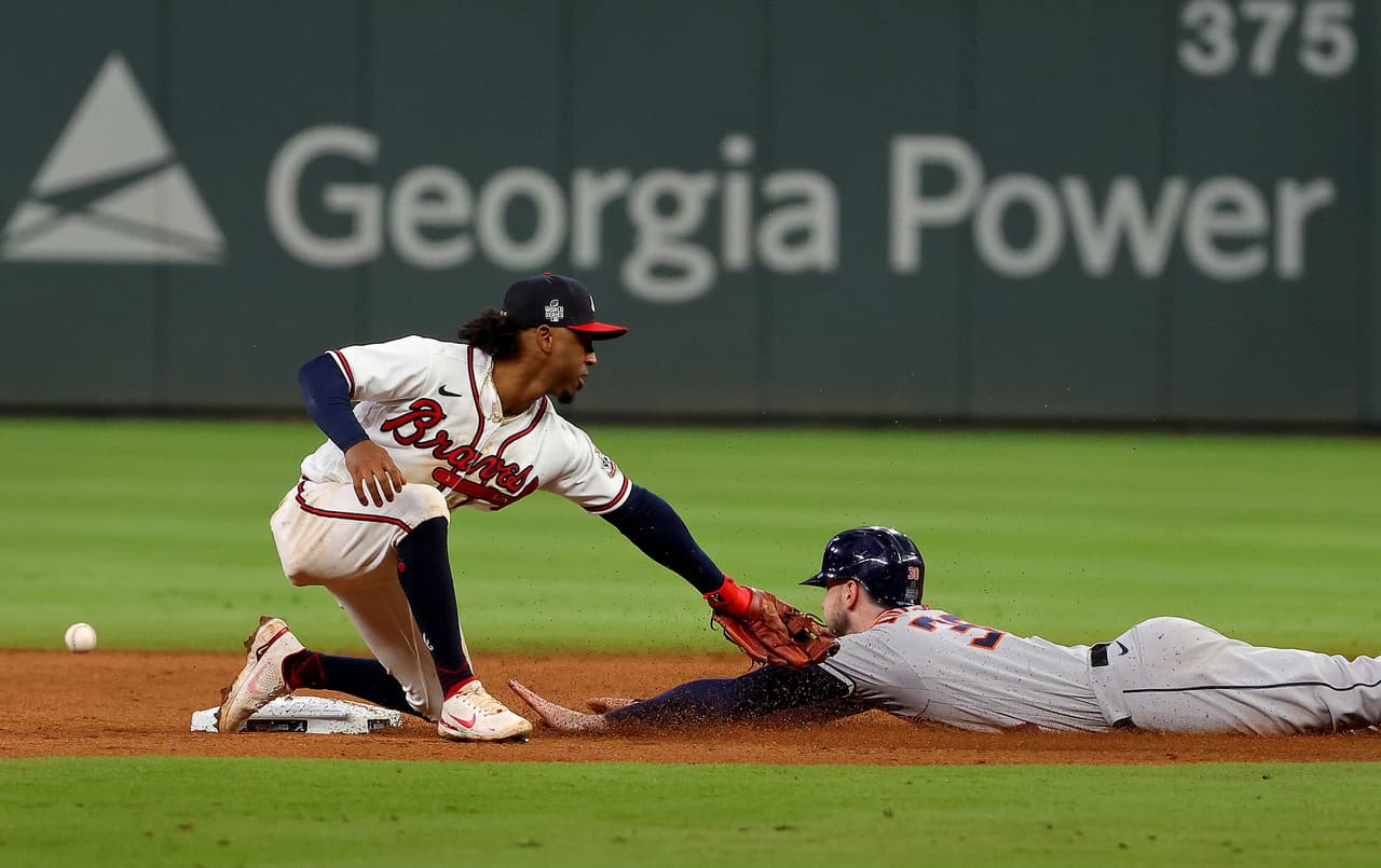 Con la presencia del expresidente, Donald Trump en el Truist Park, los Atlanta Braves remontaron dos carreras de Altuve y con los batazos de Rosario, Swanson y Soler se pusieron a un triunfo de conseguir el título 2021 de la Serie Mundial.