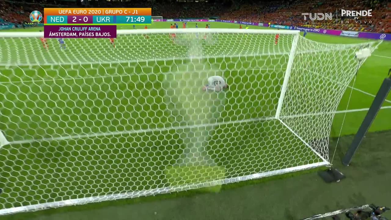 ¡TIRO ATAJADO! disparo por Roman Yaremchuk.