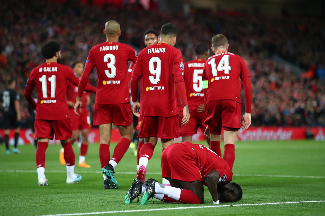 Hee-chan (39’), Minamino (56’) y Erling Braut Haland (60’) le dieron el empate a Salzburg. Salah (69’) puso el gol que definió el encuentro. Liverpool visitará a Genk y Salzburg recibirá al Napoli, en la siguiente jornada.