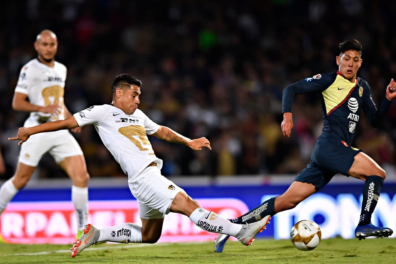 Felipe Mora: 7. El delantero auriazul tuvo un par de oportunidades frente al arco, pero en general no se vio muy participativo y dudó en la última jugada.