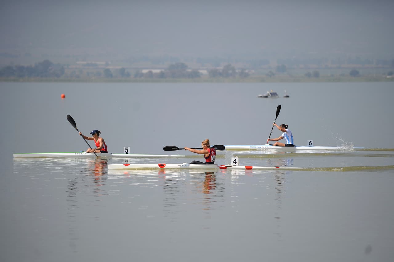 En canotaje feminenino k4 500 metros, el equipo canadiense se colgó la presea dorada, en segundo lugar llegó cuba y en tercero Argentina.