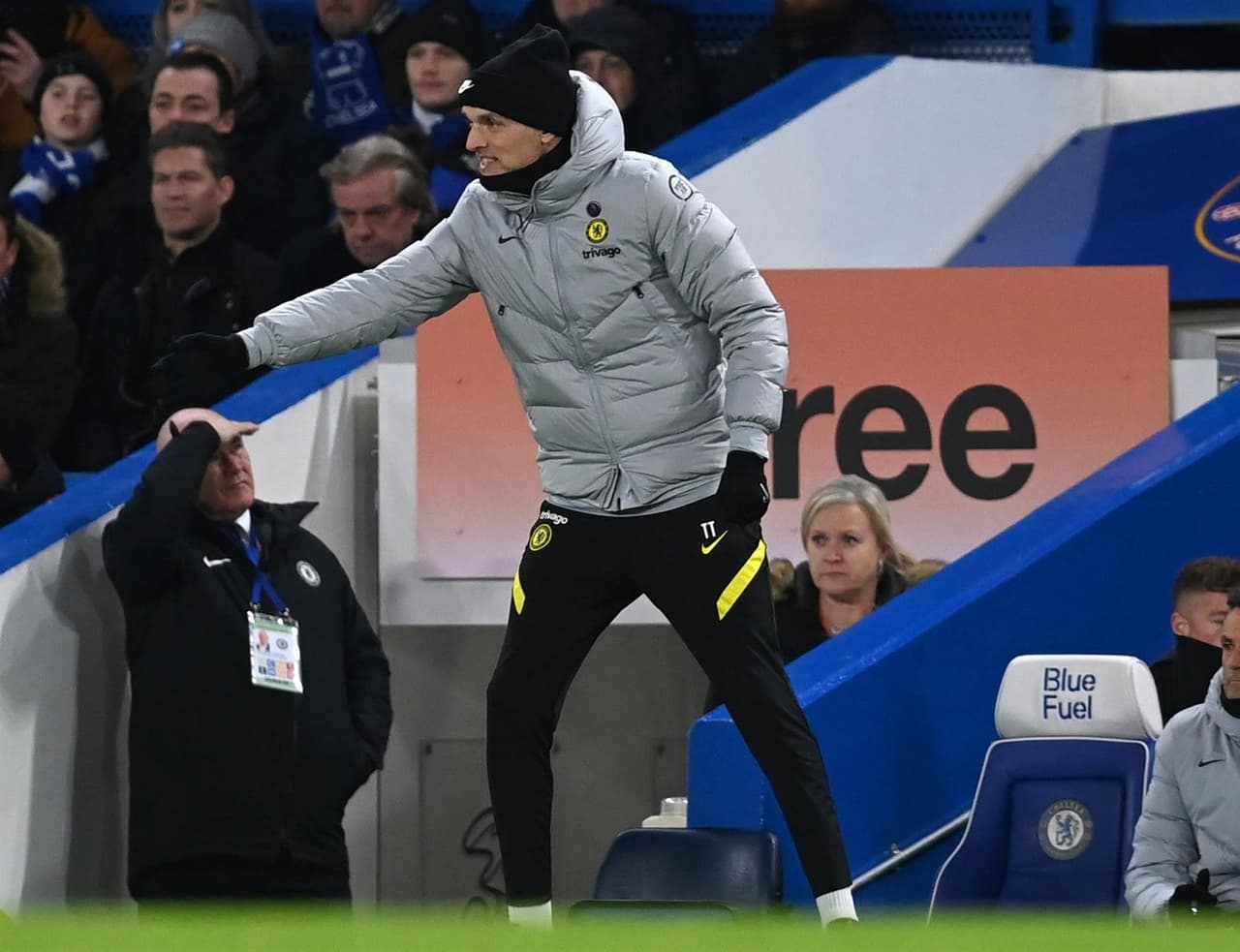 Chelsea empata 1-1 ante el Manchester United durante la J13 de la Premier League. Jadon Sancho abrió el marcador al minuto 50' a favor de los Red Devils, pero Jorge Luis Frello logra igualar el marcador al 69'. Cristiano Ronaldo entró de cambio.