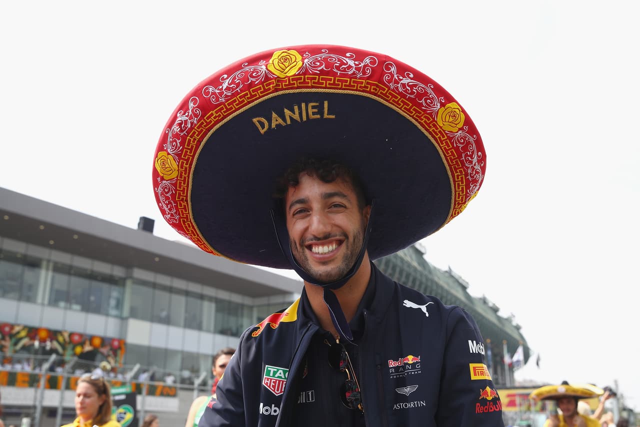 Daniel Ricciardo (Red Bull) no se quitó ni un segundo su sombrero. Ya sabemos de su apoyo a México con el casco alusivo.