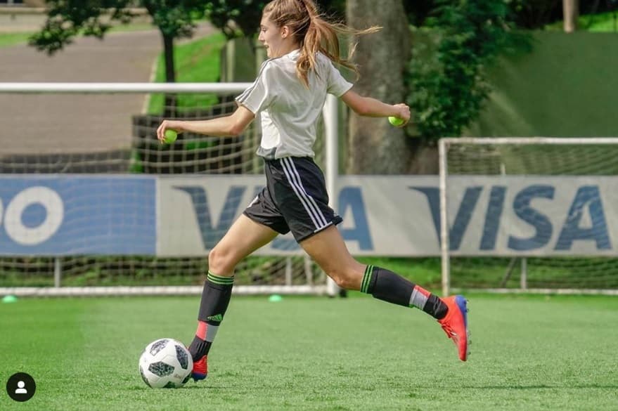 Marcelo, Silvana y Tatiana Flores ya presumen ser jugadores de Arsenal y Selección Mexicana.