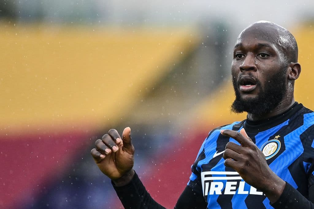 Se emapata el encuentro entre la Roma e Inter 2-2, durante la Jornada 17 de la Serie A. Lorenzo Pellegrini abrió el marcador a favor de los Giallorossi, pero los goles de Skriniar y Hakimi pusieron arriba a los 'Nerazurri', fue al minuto 86 cuando Gianluca Mancini igualó el marcador.