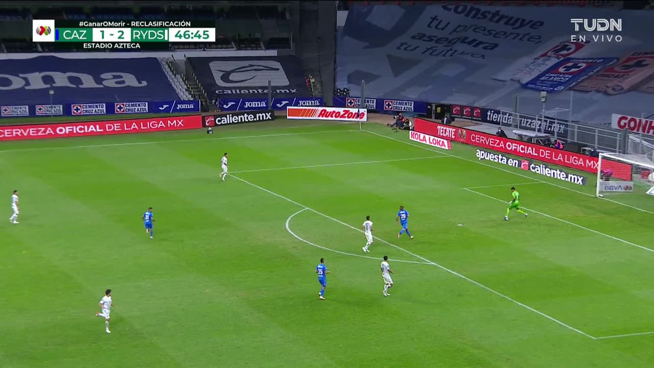 ¡TIRO ATAJADO! disparo por Jonathan Rodríguez.