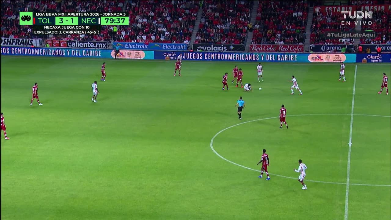 ¡Tarjeta Roja! Agustín Oliveros recibe la segunda amarilla y se va del juego.