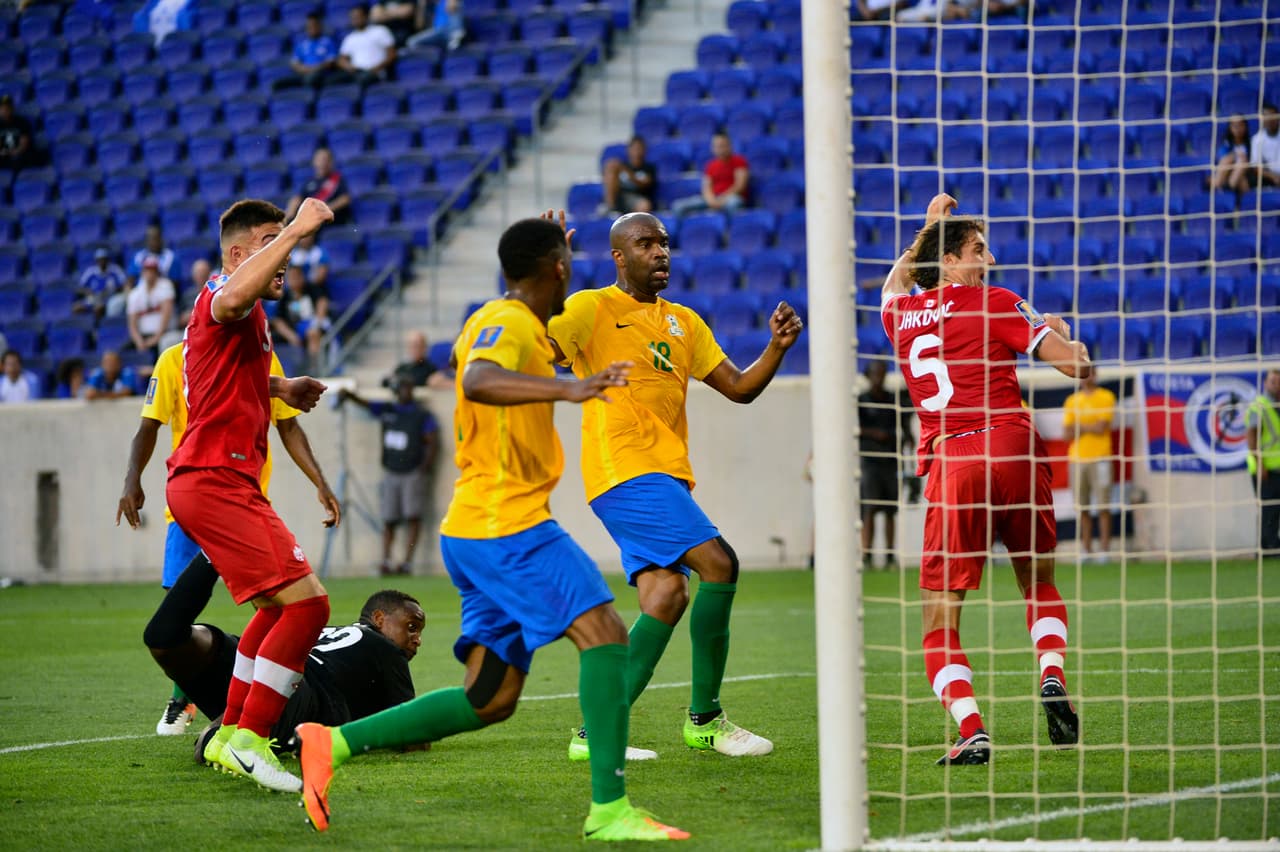 El primer gol de esta Copa Oro 2017 e histórico para el jugador, ya que fue su primer anotación con la camiseta de Canadá.