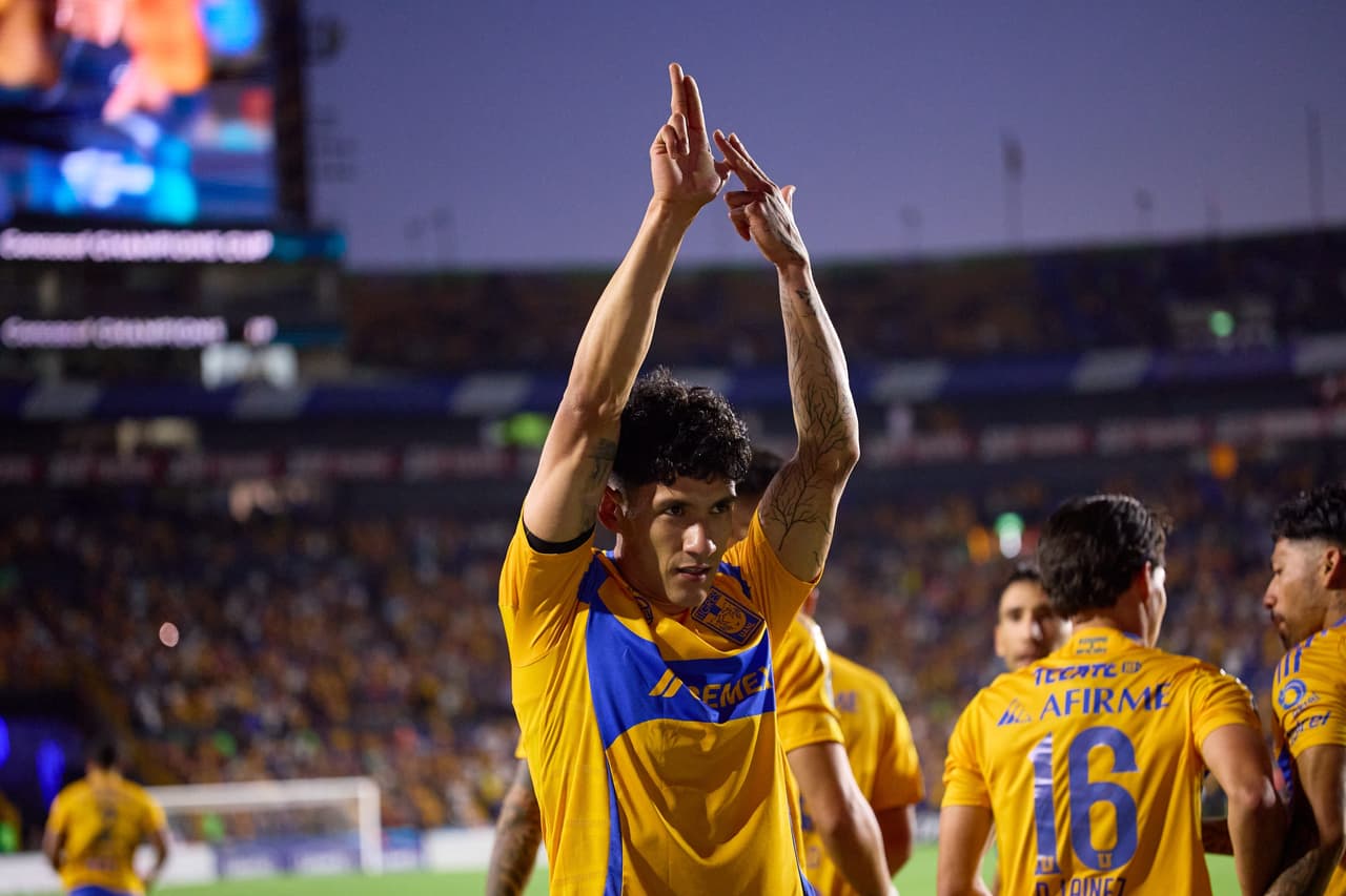 9 - Uriel Antuna, 28 años, extremo derecho mexicano. Valor: 3,522,990 USD.