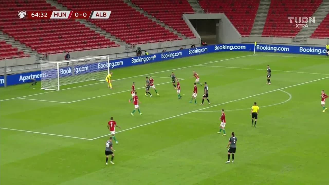 ¡TIRO ATAJADO! disparo por Myrto Uzuni.