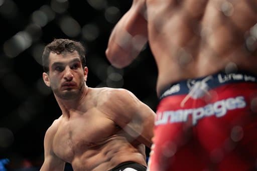 Gegard Mousasi pide a Anderson Silva