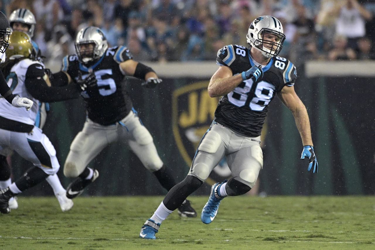 4. Greg Olsen | Carolina PanthersConsistencia. Olsen va por su cuarta temporada al hilo con más de mil yardas y luce asequible que supere los tres touchdowns que tuvo la temporada pasada. Un hombre más de batalla que de reflectores, pero también una máquina de puntos para el Fantasy.