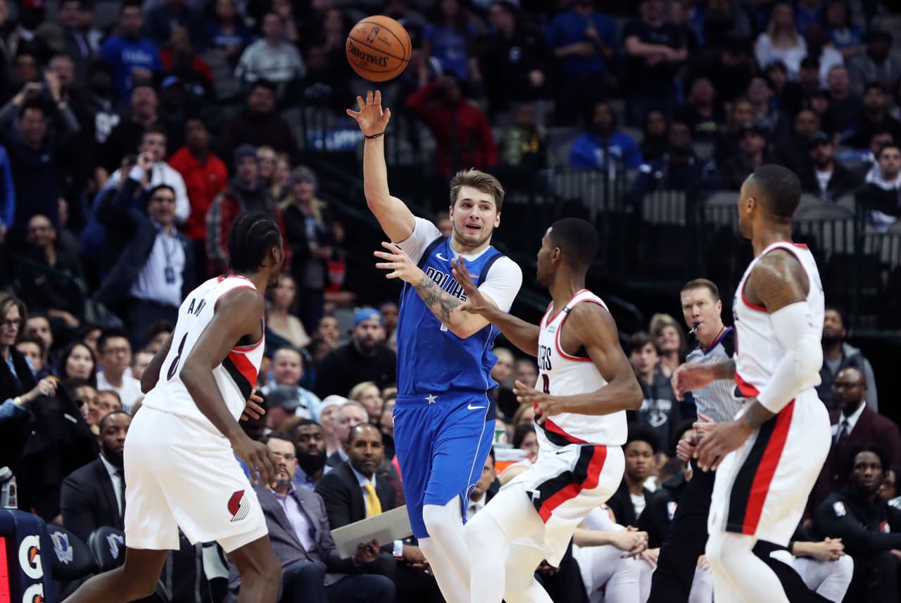 <b>Portland 102-111 Dallas</b>. Los Trail Blazers (13-11) viven un momento complicado al sumar tres reveses seguidos luego de caer en American Airlines Center contra unos inspirados Mavericks (12-10).