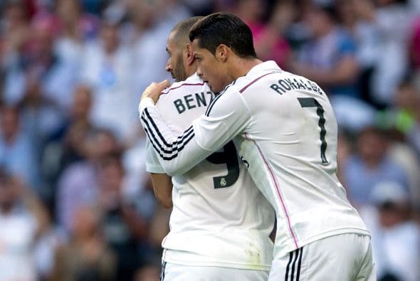 Benzema felicitado por Cristiano Ronaldo.