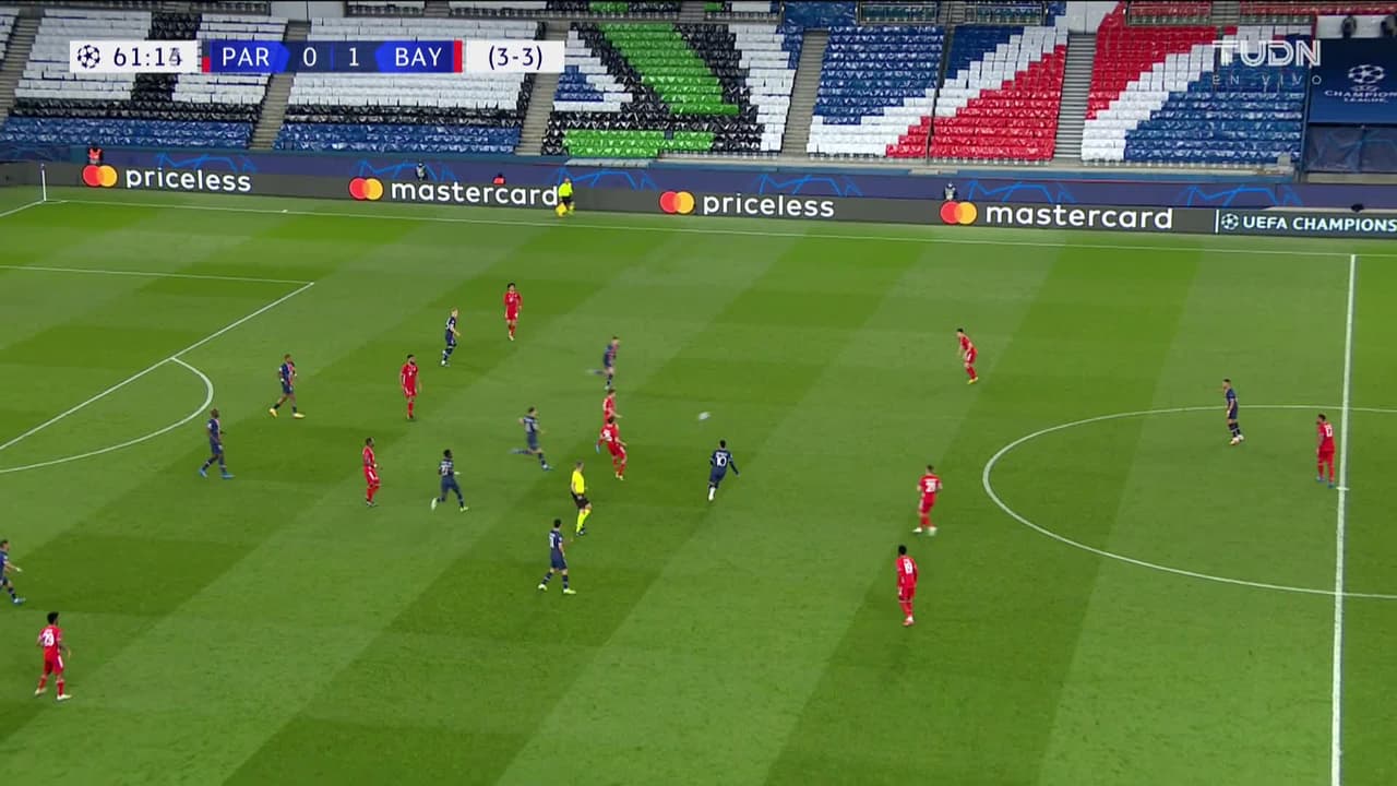 ¡TIRO ATAJADO! disparo por Thomas Müller.