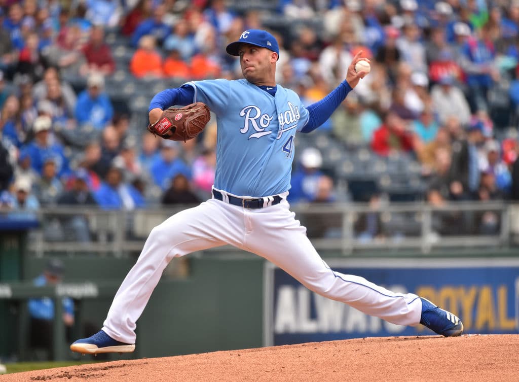 También salió sin decisión Danny Duffy, quien abrió por los Kansas City Royals. El zurdo se mantuvo 6.0 entradas en el montículo, y ponchó a seis rivales.