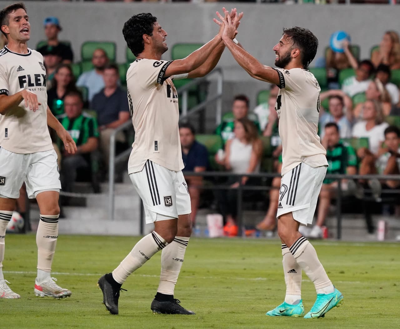 Carlos Vela y Diego Rossi fueron los grandes artífices de la victoria del club angelino.
<br>