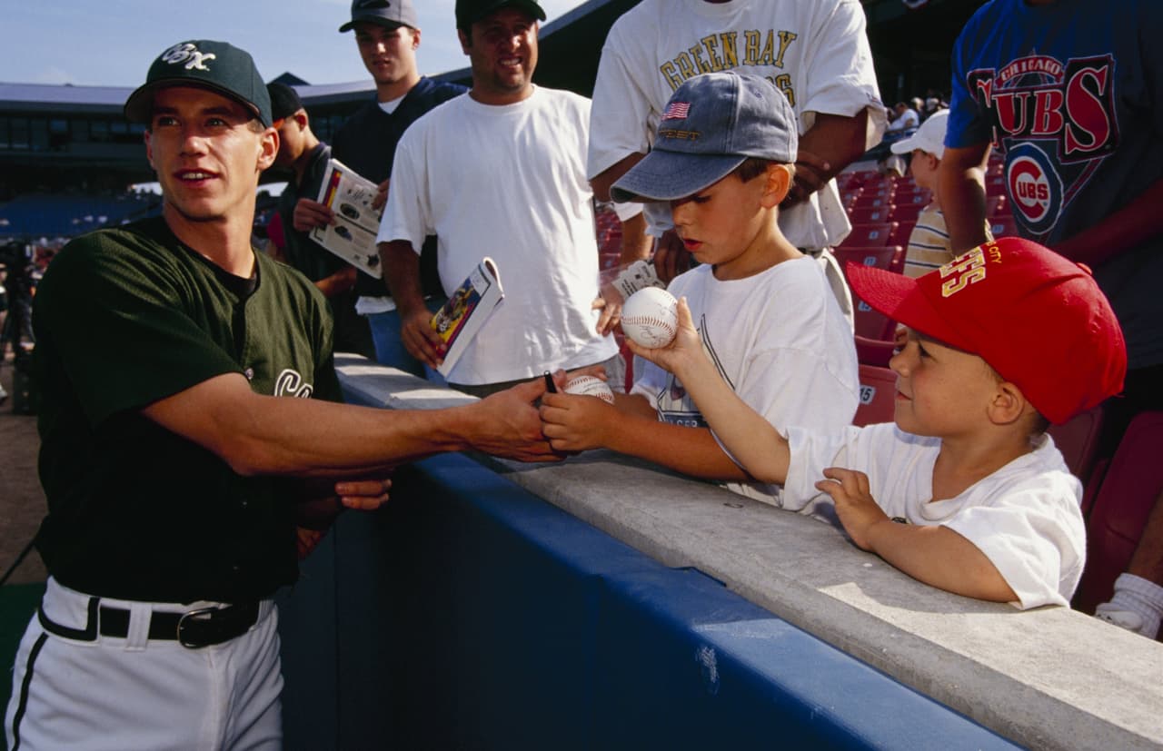 Entre comillas debutó en 1995 con los Colorado Rockies, y en 1997 regresó a las Mayores tras un 1996 en triple a. No recibió una oportunidad de jugar con esta organización.