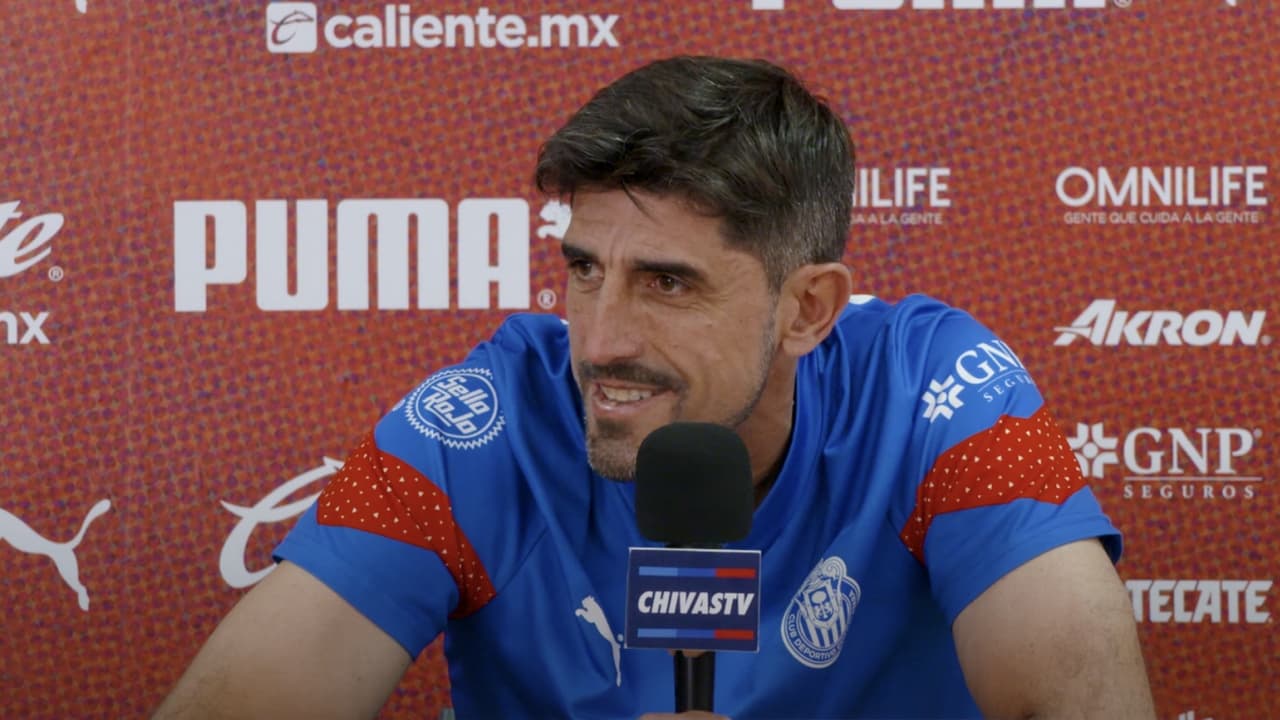 Veljko Paunovic se incomoda con una pregunta en conferencia de prensa ¡con niños!