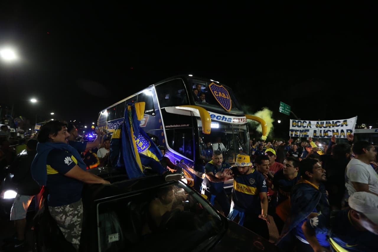 Sobre la 1:00 a.m. de Buenos Aires el equipo llegó al aeropuerto de Ezeiza.