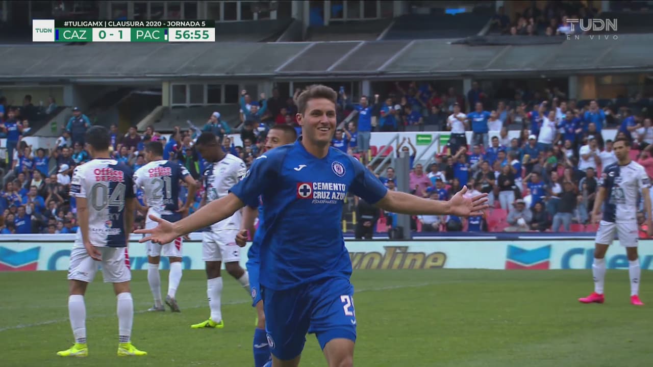 ¡Santigol! Giménez saca un increíble remate y pone el 1-1 en el Azteca