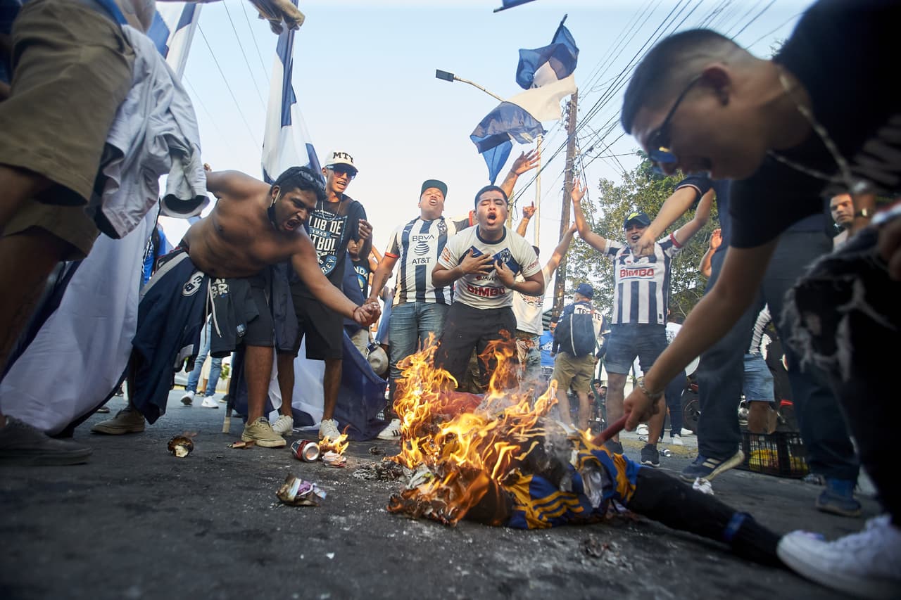 Carnaval y caravanas no faltaron previo al duelo contra los Tigres de la UANL correspondiente al Guard1anes 2020.