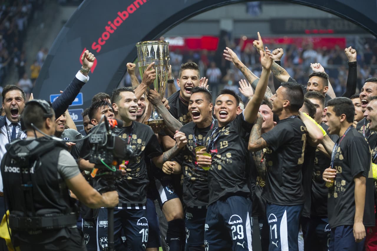 Así se vivieron los festejos de los Rayados del Monterrey tras imponerse en la Final de la Liga Campeones a los Tigres de la UANL en el Estadio BBVA.