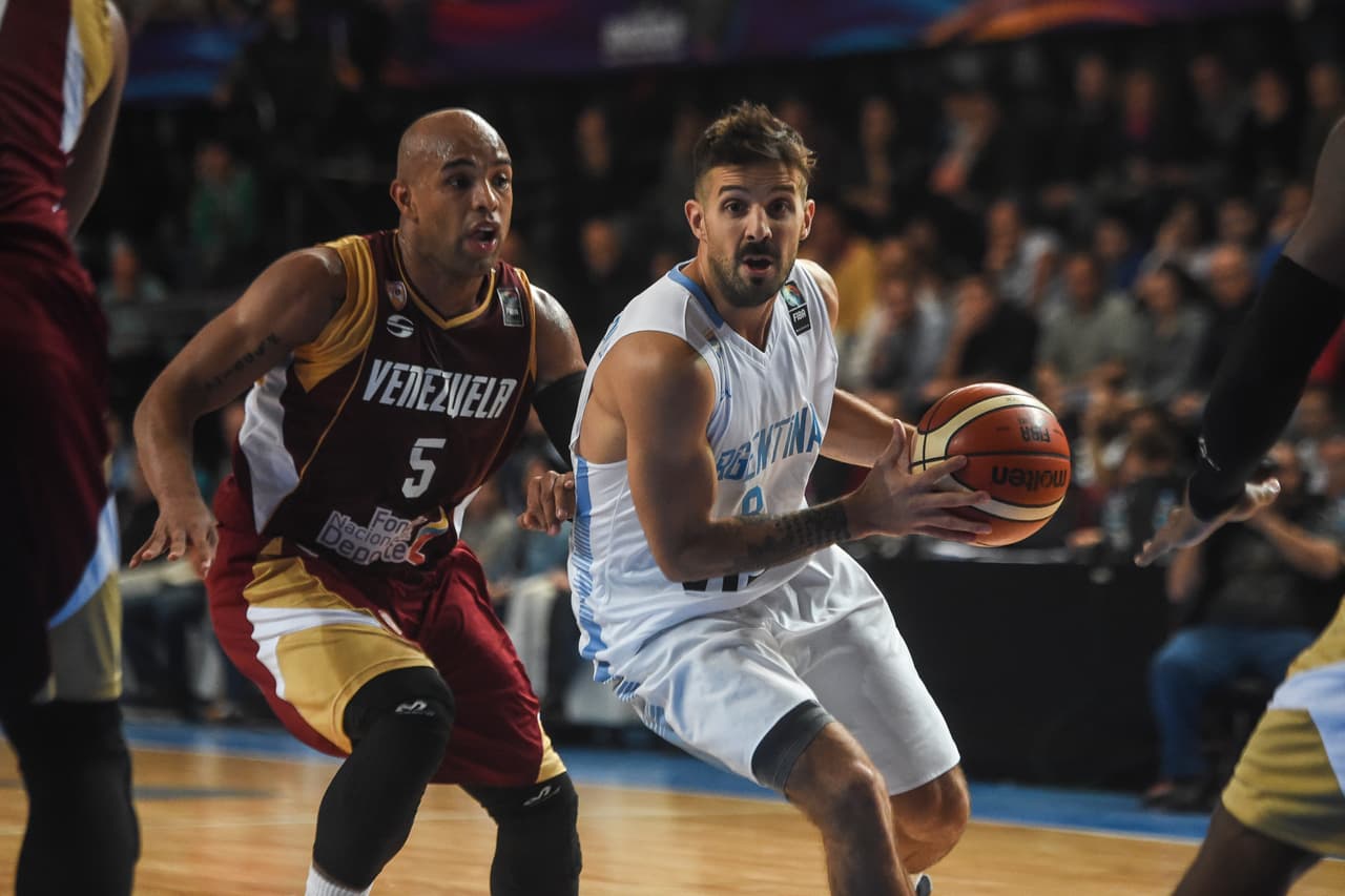 Argentina debutó con un triunfo por 67-62 ante Venezuela y luego venció a Canadá por 92-86 en tiempo extra y a Islas Vírgenes por 104-58.