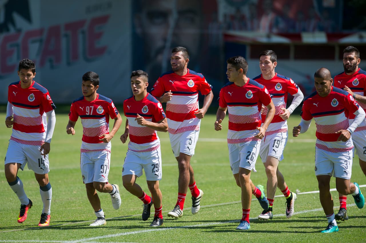 En las dos fechas que ha disputado los rojiblancos en el Clausura 2017 tres jugadores formados en Chivas han saltado en el once titular (3 ante Monterrey y 2 ante Pumas).